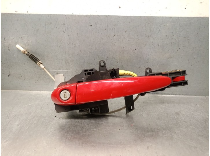 Replacement left front exterior handle for BMW 1 (E81) 118 i OEM IAM reference 51217200935 51217200935
