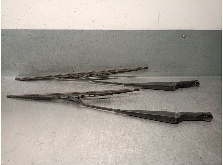 Replacement front right wiper arm for Seat Inca (6K9) 1.9 D OEM IAM reference 6K1955408B 6K1955408B