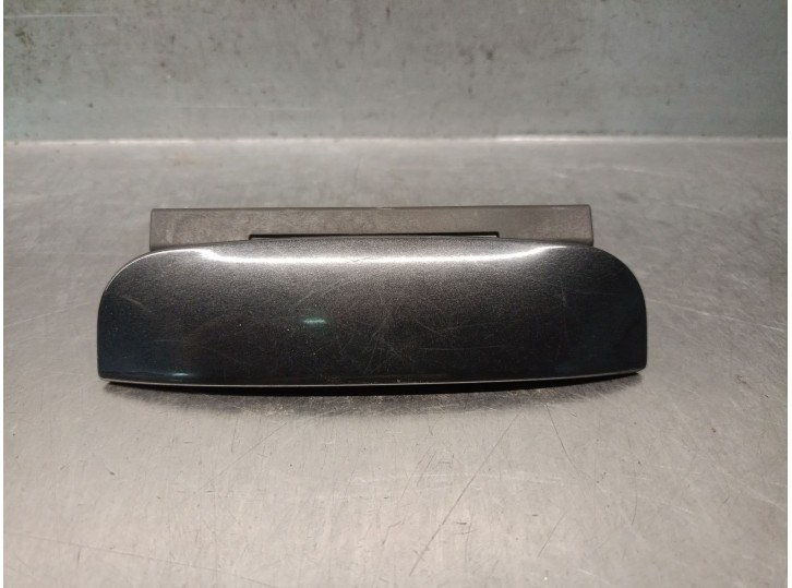 Replacement exterior tailgate handle for Citroën C5 II (RC_) 2.0 HDI (RCRHRH) OEM IAM reference 9657068180 8726Q8