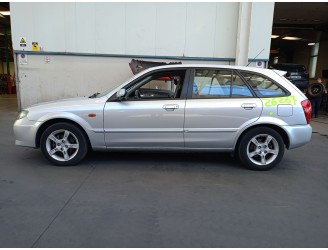 mazda 323 f vi hatchback (bj) del año 2002