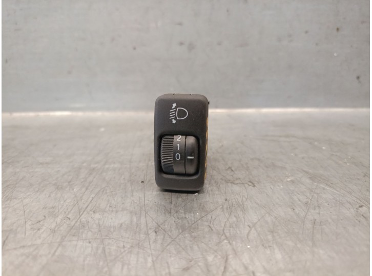 Replacement dashboard light switch for Lexus IS II (_E2_) 220d (ALE20) OEM IAM reference 8415253020 8415253020 