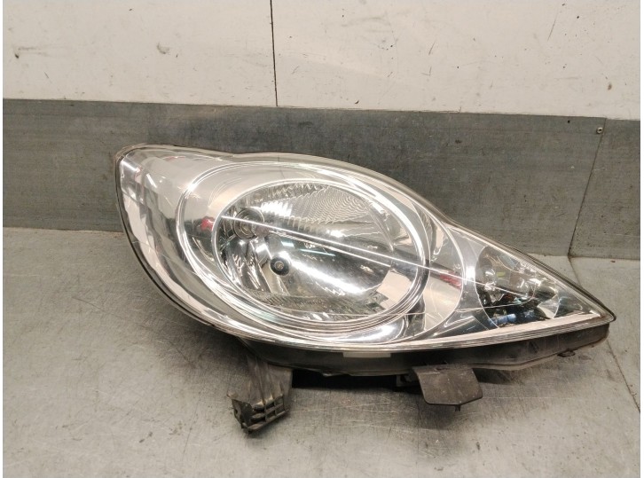 Recambio de faro derecho para peugeot 107 (pm_, pn_) 1.0 referencia OEM IAM 811100H030 620674 89033104