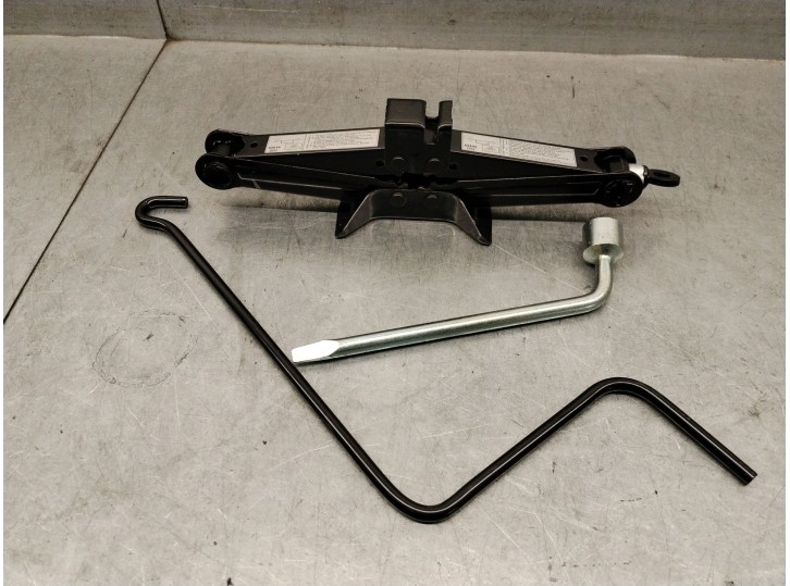 Replacement jack for mazda 323 f vi hatchback (bj) 1.6 (bj10m) OEM IAM reference B25D37790 B25D37790