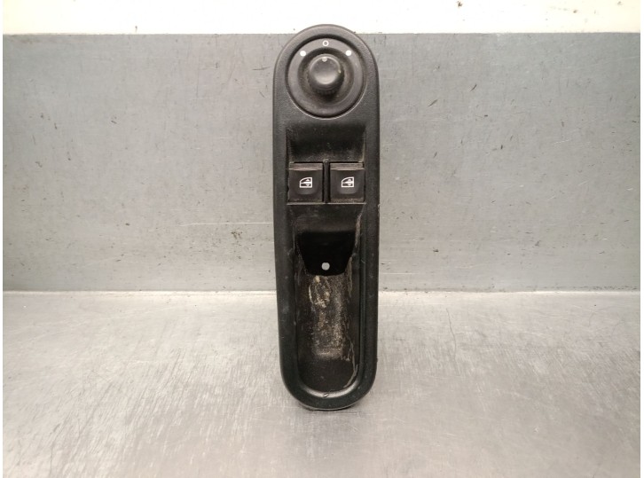 Replacement front left window switch for Renault Twingo III (BCM_, BCA_) 0.9 TCE 90 OEM IAM reference 809612578R