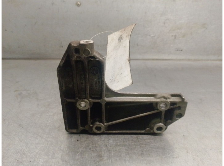 Replacement engine mount for BMW 1 (E81) 118 i OEM IAM reference 7505980