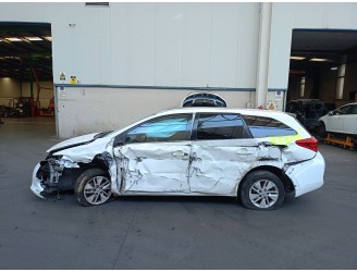 toyota auris (_e18_) del año 2014