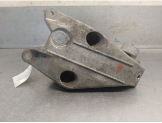 Replacement engine mount for BMW 5 (F10) 530 D xDrive OEM IAM reference 22116781227 22116796771