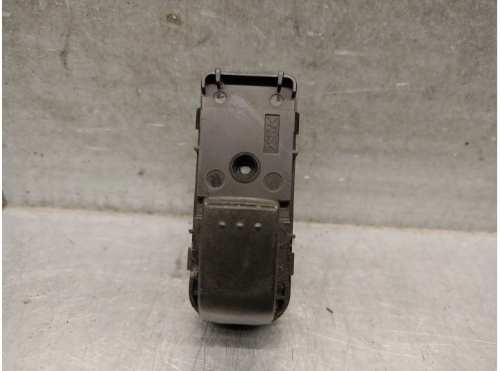 Replacement right rear window switch for mazda 5 (cr) 2.0 cd (cr19) OEM IAM reference CC3366380A CC3366380A