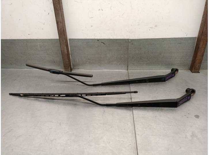 Replacement front right wiper arm for Mazda 5 (CR) 2.0 CD (CR19) OEM IAM reference CC3067321A CC3067321A 