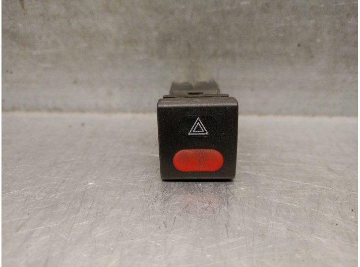 Replacement hazard warning switch for Citroën Saxo (S0, S1) 1.5 D OEM IAM reference 655426 655426