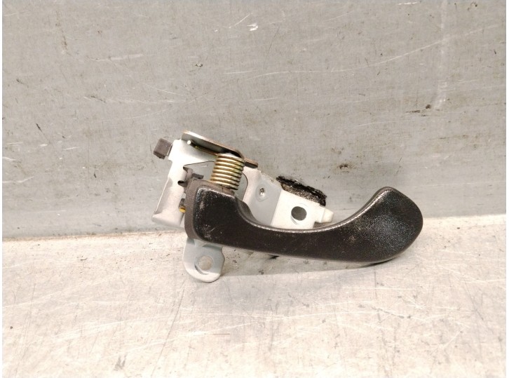 Replacement front left interior door handle for Mitsubishi Space Star Monospace (DG_A) 1.9 Di-D (DG4A) OEM IAM reference M