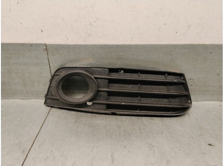 Recambio de rejilla paragolpes derecha para audi a4 b8 (8k2) 2.0 tdi referencia OEM IAM 8K0807682A 8K0807682A 