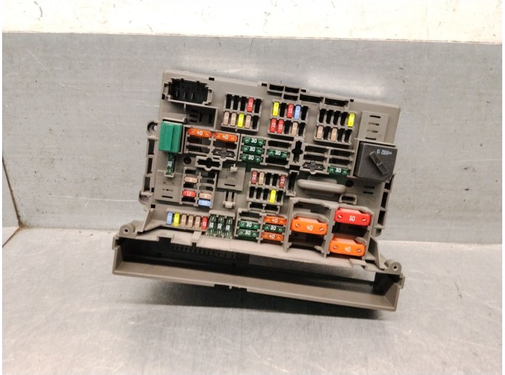 Recambio de caja reles / fusibles para bmw 1 descapotable (e88) 118 i referencia OEM IAM 9119444 