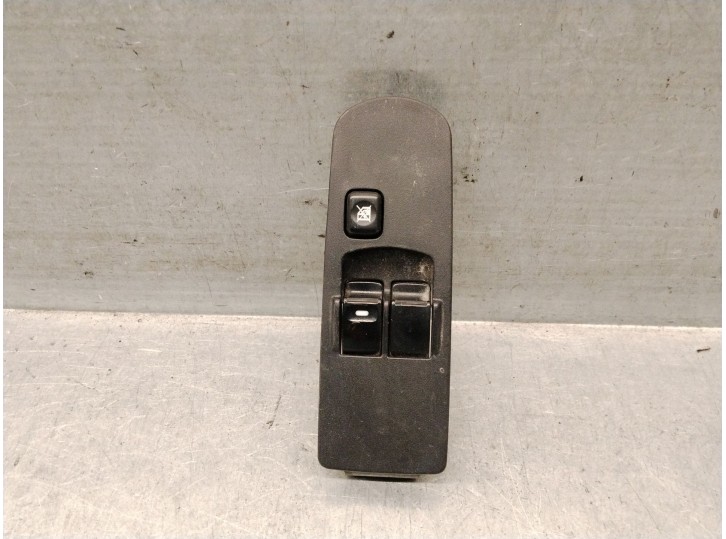 Replacement front left window lift switch for Mitsubishi Colt VI (Z3_A, Z2_A) 1.1 (Z31A, Z32A) OEM IAM reference 8608A1