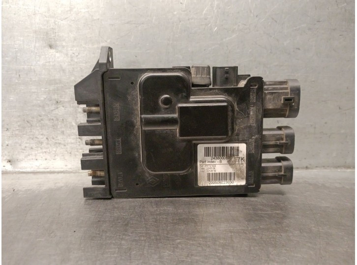 Replacement relay / fuse box for Renault Megane III hatchback (BZ0/1_, B3_) 1.6 16V (BZ1B, BZ1H) OEM IAM reference 243800