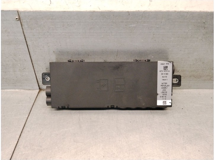 Replacement relay / fuse box for Jaguar XE (X760) 2.0 D OEM IAM reference HX7314516AA 