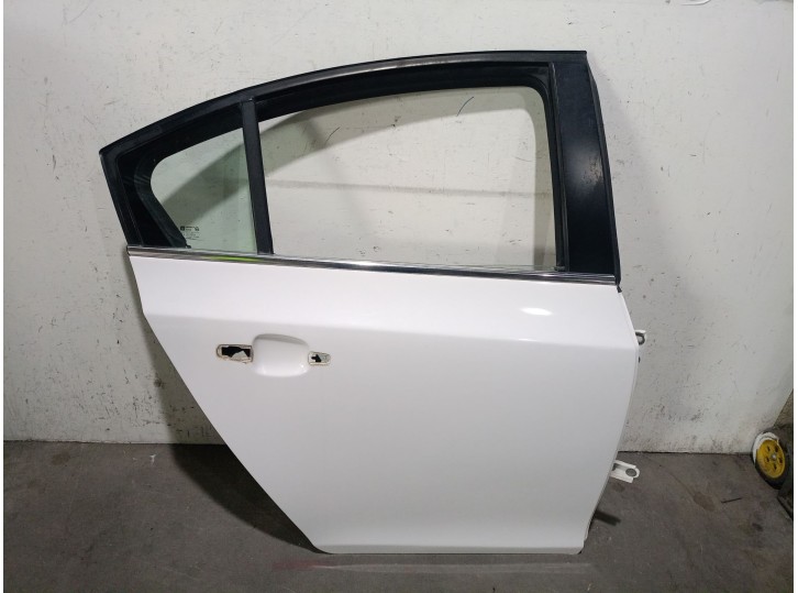 Recambio de puerta trasera derecha para chevrolet cruze (j300) 2.0 cdi referencia OEM IAM 95987764 95987764 