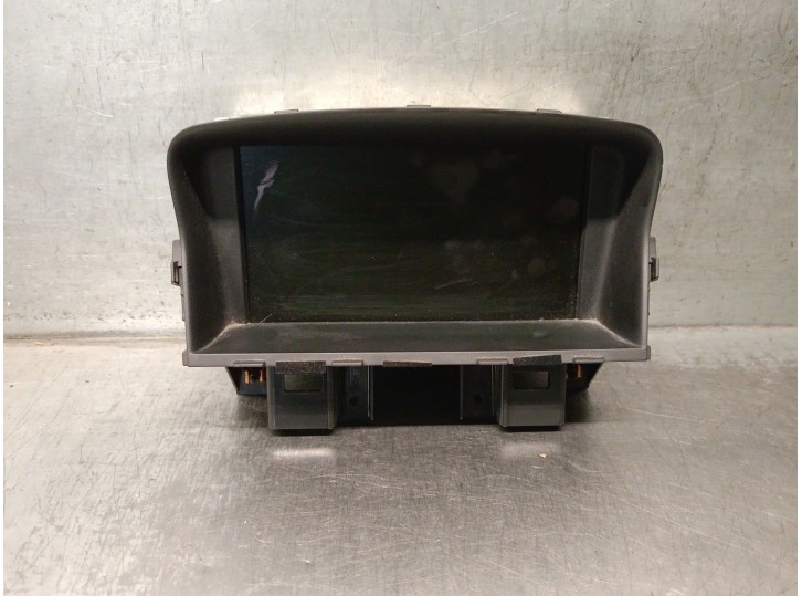 Recambio de pantalla multifuncion para chevrolet cruze (j300) 2.0 cdi referencia OEM IAM 13223793 13223793 14799410