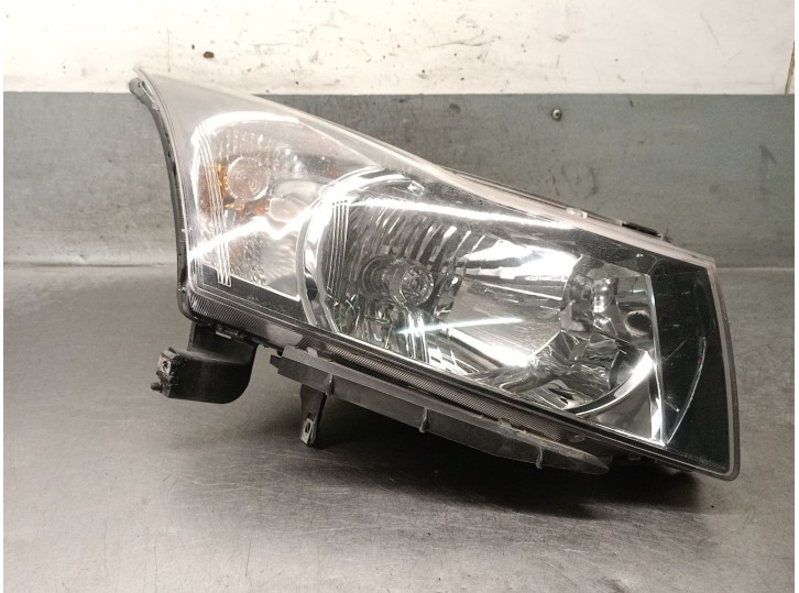 Recambio de faro derecho para chevrolet cruze (j300) 2.0 cdi referencia OEM IAM 95956272 95956272 