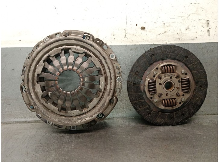 Replacement clutch kit for Renault Clio IV (BH_) 1.2 16V OEM IAM reference 302102934R 302102934R 
