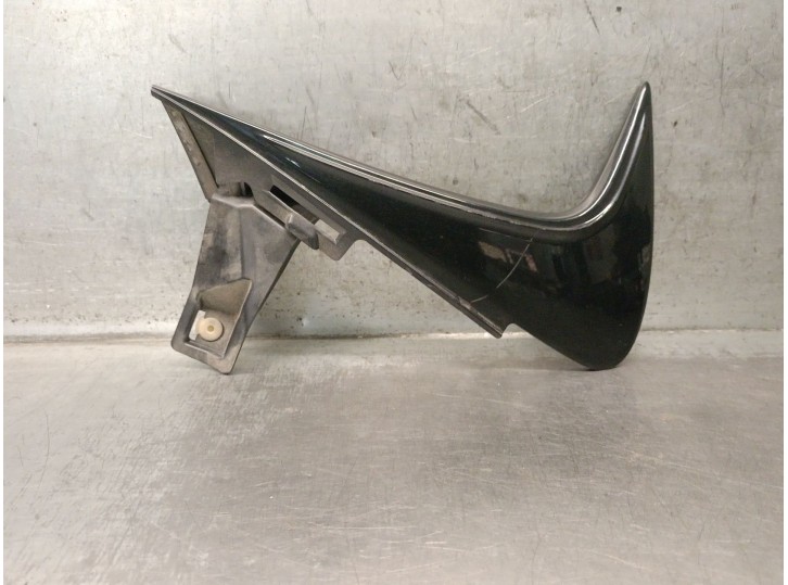 Recambio de molduras traseras para infiniti qx30 2.2 d awd referencia OEM IAM 960335DA0B 960335DA0B 