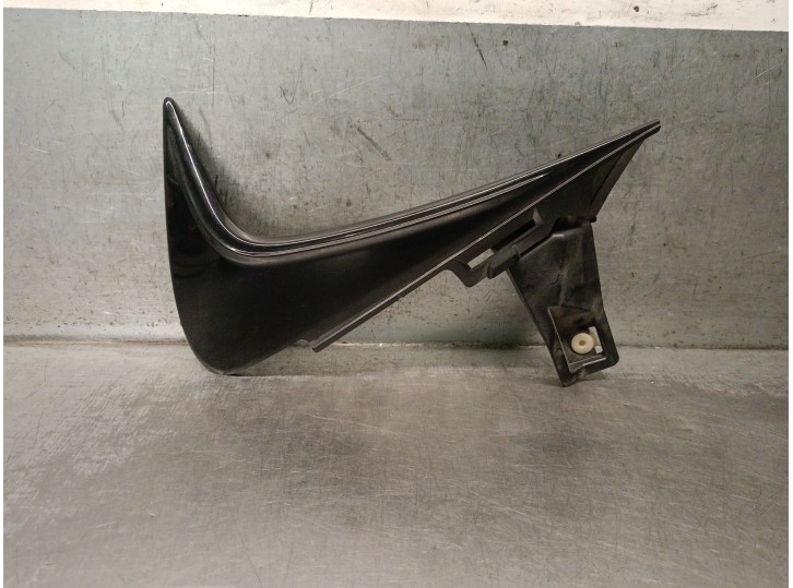 Recambio de molduras traseras para infiniti qx30 2.2 d awd referencia OEM IAM 960325DA0B 960325DA0B 