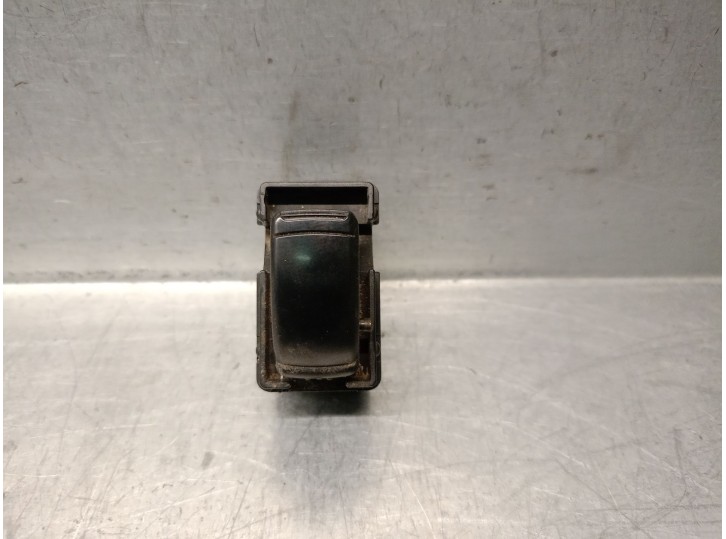 Replacement front right window switch for Daewoo Lacetti hatchback (KLAN) 1.6 OEM IAM reference 96615375 96615375 