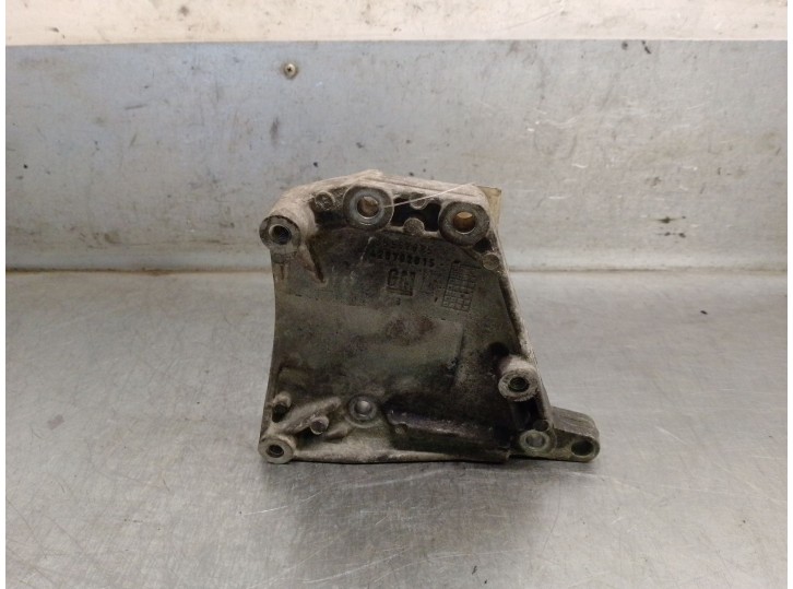 Replacement engine mount for Opel Corsa C (x01) 1.3 CDTi (f08, f68) OEM IAM reference 55567925 