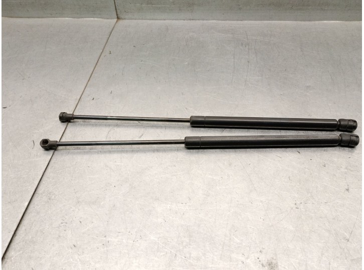 Replacement trunk / tailgate shock absorbers for Volkswagen Golf IV (1J1) 1.9 TDI OEM IAM reference 1J6827550E 1J6827550E 