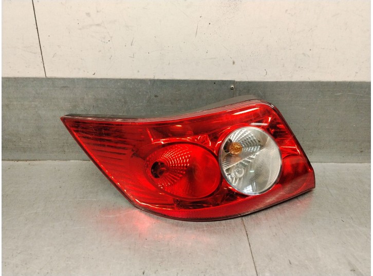 Replacement left rear light for Renault Megane II coupé-cabriolet (EM0/1_) 2.0 OEM IAM reference 8200142688 820014268