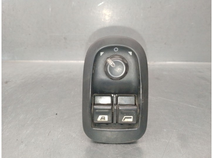 Replacement left front window switch for Peugeot Expert (224_) 2.0 HDi OEM IAM reference 6554WH 6554WH 
