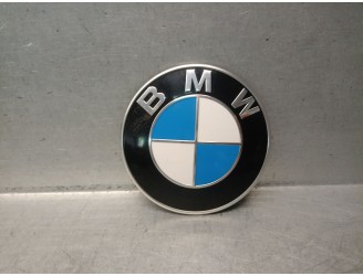 Replacement emblem/badge for BMW 3 (E90) 320 D OEM IAM reference 813237505 51148132375 