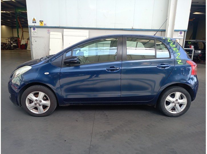toyota yaris (_p9_) from the year 2006
