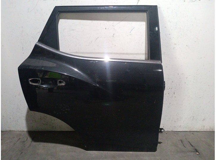 Recambio de puerta trasera derecha para ssangyong tivoli 1.6 xdi 160 referencia OEM IAM 673910 