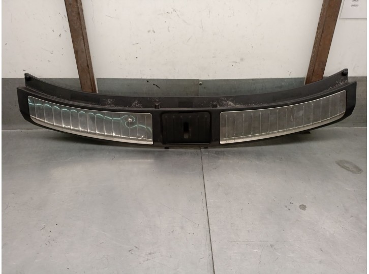Recambio de molduras traseras para infiniti fx 37 awd referencia OEM IAM 849921CA0A 849921CA0B 