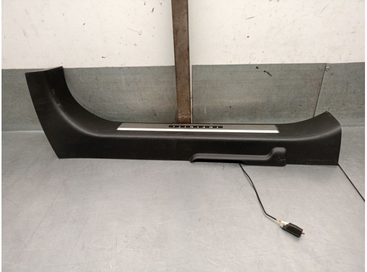 Recambio de molduras delanteras para infiniti fx 37 awd referencia OEM IAM 769B41CA0A 769B41CA0A 