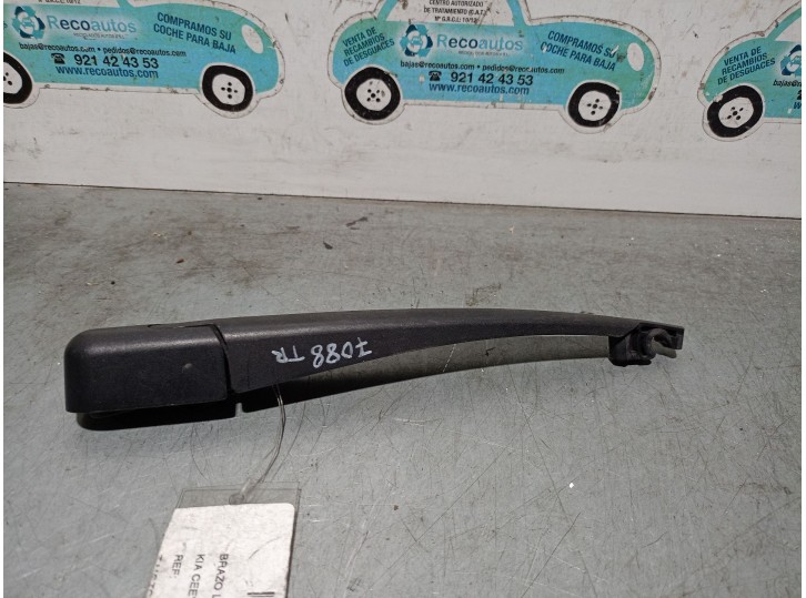 Replacement rear wiper arm for Kia Cee'd Hatchback (ED) 1.6 CRDi 90 OEM IAM reference 988111H000 