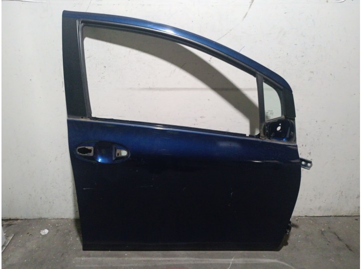 Replacement front right door for Toyota Yaris (_P9_) 1.3 VVT-i (SCP90_) OEM IAM reference 670010D230 REF DE RF 670010D