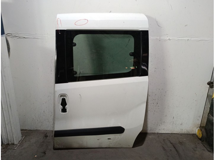 Replacement left sliding side door for Opel Combo van/minivan (X12) 1.3 CDTi (B05) OEM IAM reference 95517778
