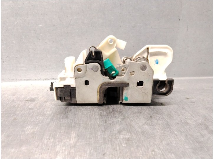 Replacement left front door lock for Dodge Caliber 2.0 CRD OEM IAM reference 4589409AA 4589409AA 