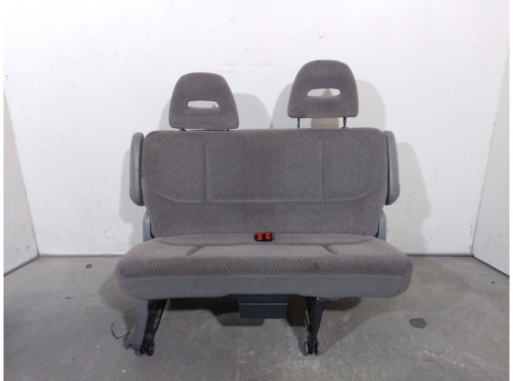 Recambio de asientos traseros para chrysler voyager / grand voyager iii (gs_, ns_) 2.4 i referencia OEM IAM RM881C3AA RM881C3AA 