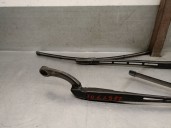 Replacement front right wiper arm for Audi A4 B7 Avant (8ED) 2.0 TDI 16V OEM IAM reference 8E1955408C 8E1955407C 