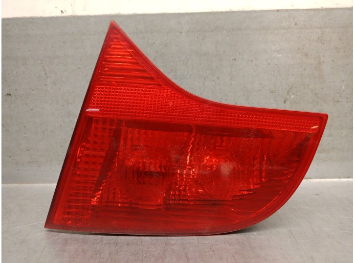 Replacement right rear tailgate light for Audi A4 B7 Avant (8ED) 2.0 TDI 16V OEM IAM reference 8E9945094 8E9945094A