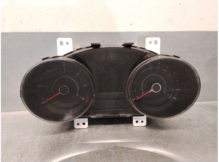 Replacement instrument cluster for SsangYong Tivoli 1.6 XDi 160 OEM IAM reference 8021035100 