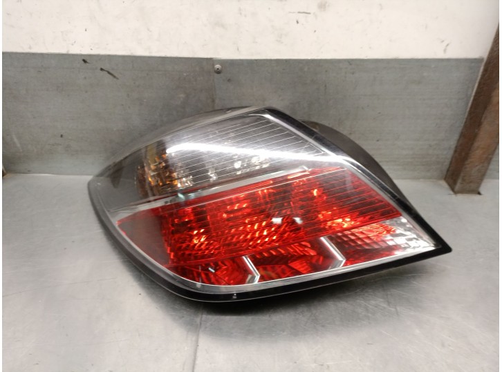 Replacement left rear light for Opel Astra H GTC (A04) 1.7 CDTi (L08) OEM IAM reference 24451832 1222117 