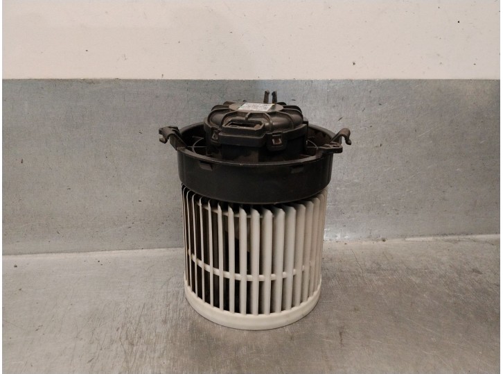 Recambio de motor calefaccion para ssangyong tivoli 1.6 xdi 160 referencia OEM IAM 4051076 