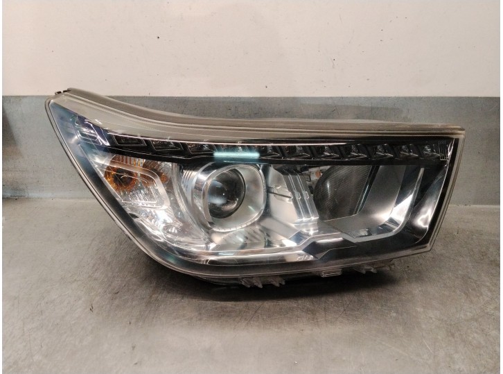 Recambio de faro derecho para ssangyong tivoli 1.6 xdi 160 referencia OEM IAM 8310235300 