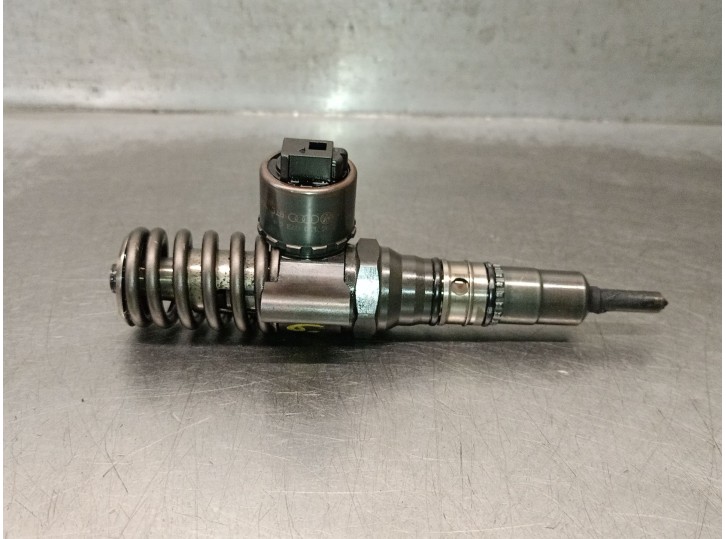 Recambio de inyector para dodge caliber 2.0 crd referencia OEM IAM 03G130073G 0414720404
