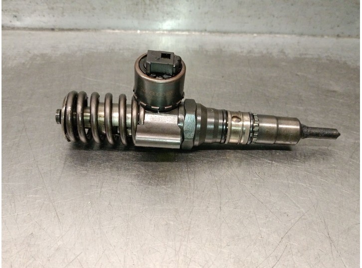 Recambio de inyector para dodge caliber 2.0 crd referencia OEM IAM 03G130073G 0414720404