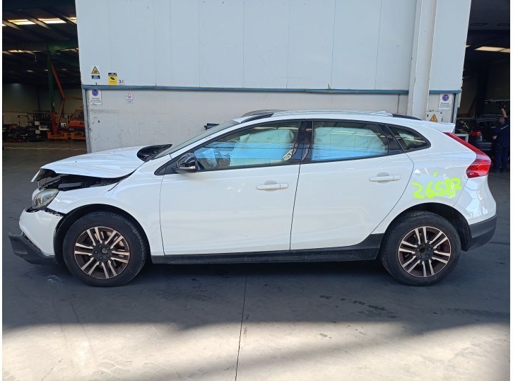 volvo v40 cross country (526) del año 2016